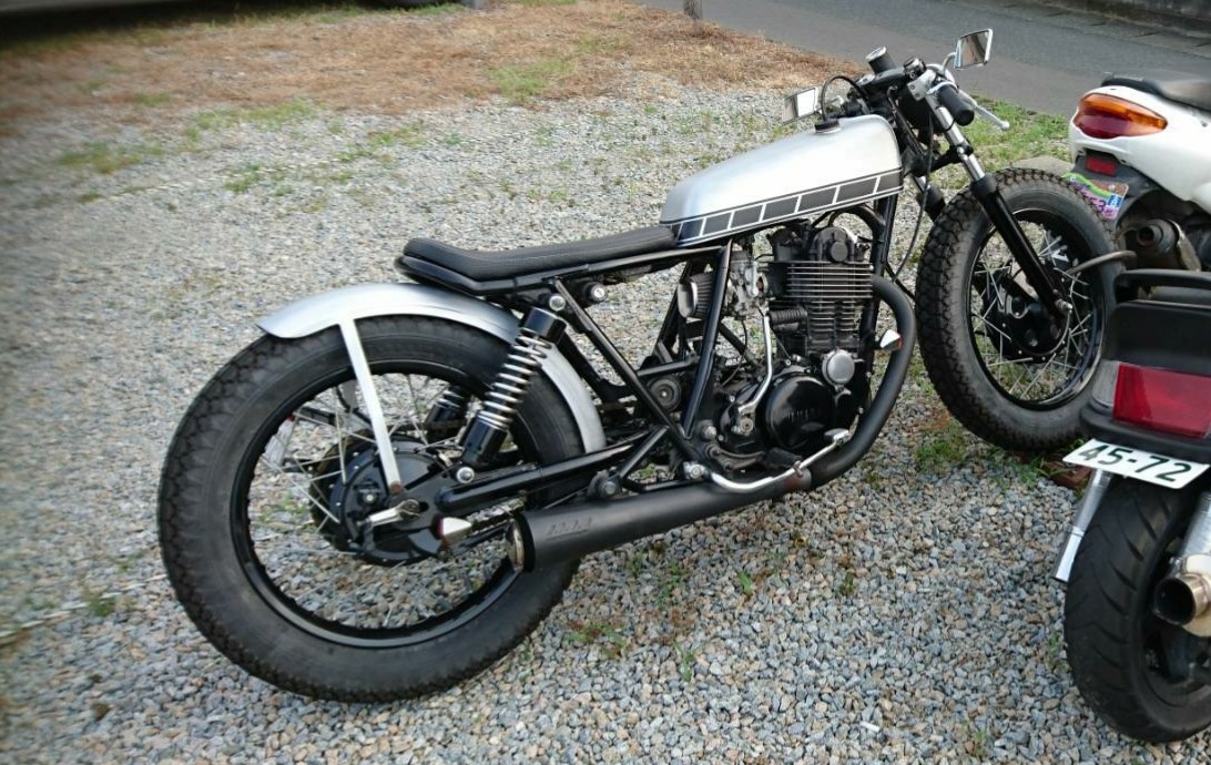 SRスーパートラップ4メガフォンインチマフラー SR400 500 スーパー