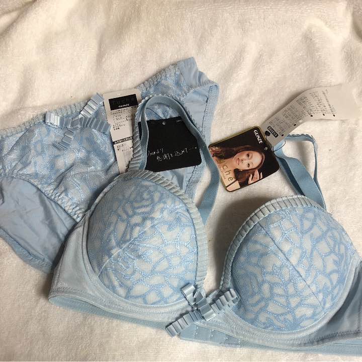 グンゼ　ＴｕｃｈｅブラＣ70+ショーツＬセット　水色