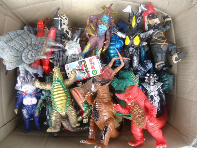 特撮 ソフビ ウルトラ怪獣等 ゴモラ ゼットン タッコング ベムスター メトロン星人 レッドキング ツインテール等 まとめて55体セット