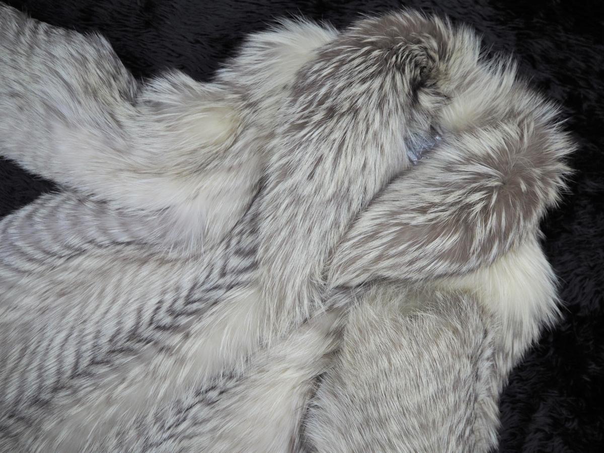 お値打ち品【SAGA FOX】サガシルバー　プラチナフォックス　セミロングコート◆83cm丈　ホワイト×ブラック　13号　ネーム無し◆NO.610