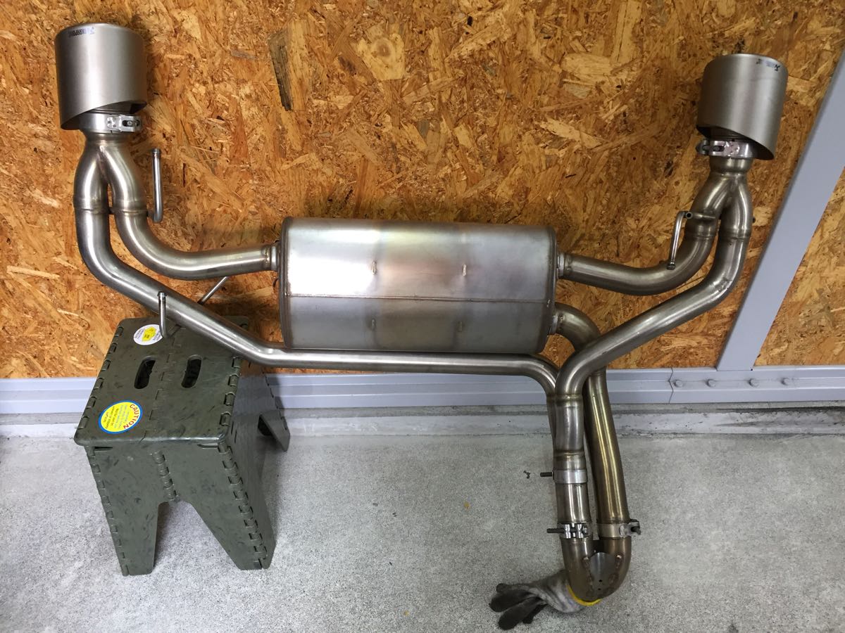 ABARTH アバルト 500 595 AKRAPOVIC マフラーです！！(マフラー本体 
