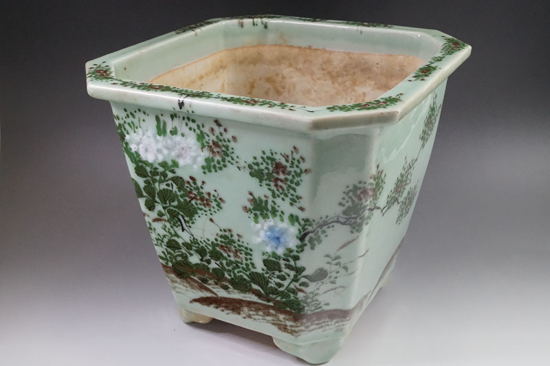 す215☆時代青磁　色絵花文隅切大植木鉢　盆栽鉢　四ツ脚鉢