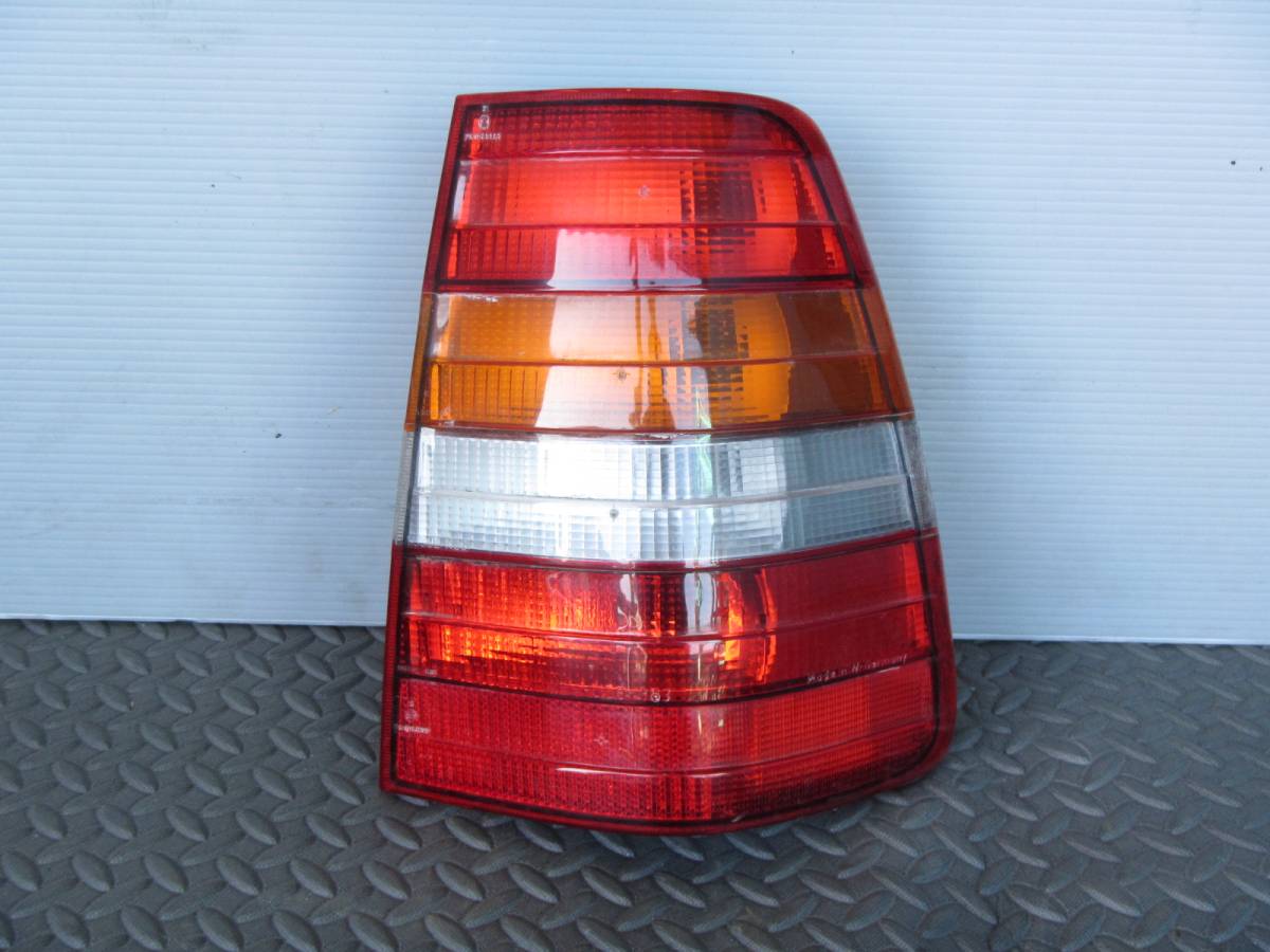 ベンツ W124⁄TE ワゴン用 純正テールランプ 右側 美品 希少品 ベンツ