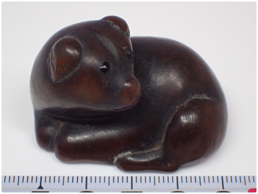 直送 江戸時代 極上彫木彫犬根付 幅：4.3cm A412 60サイズ