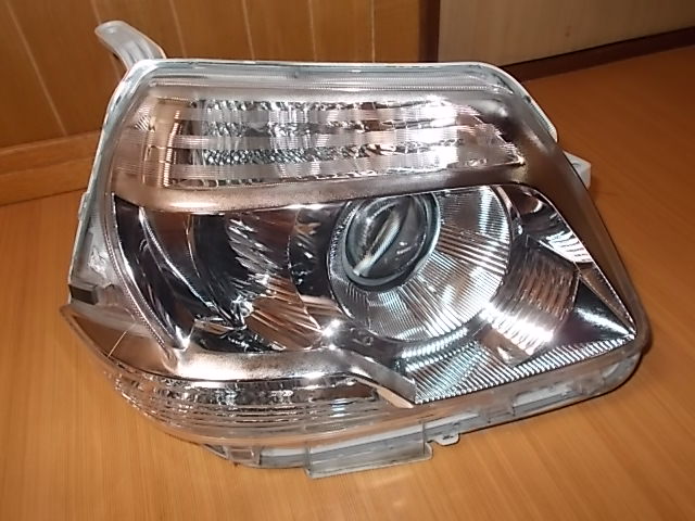 トヨタ純正 シエンタ・ダイス NCP81系 HID ヘッドライト 右側