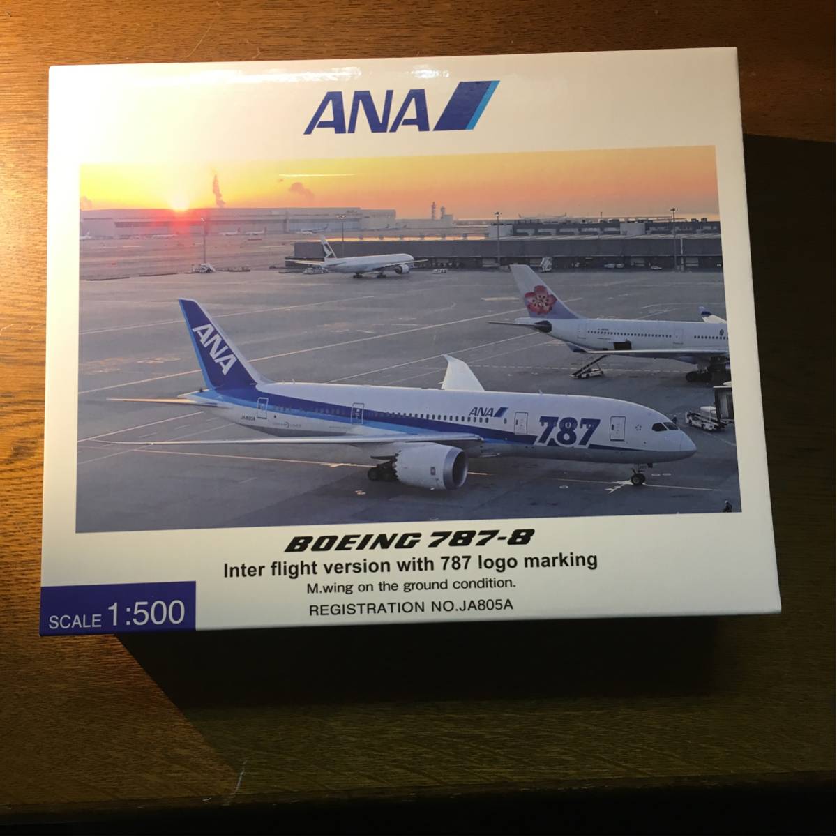 全日空商事 1/200 ANA B787-8 滑走路パネル付き NH20055 【公式