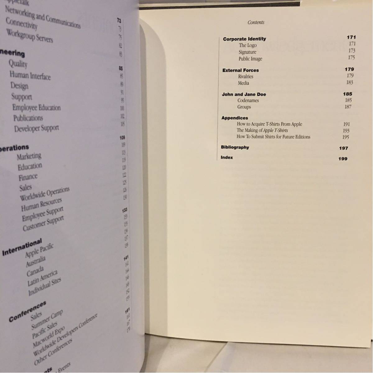 [希少・洋書] Apple T-Shirts 希少 洋書 Apple T-Shirts アップル Tシャツ デザイン集 本 ロゴ