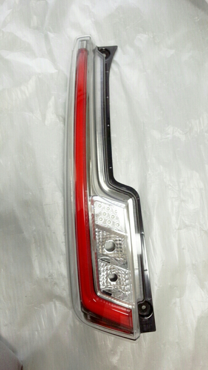 LA150S ムーヴ☆後期純正LEDテールレンズ☆ LA150S⁄160S ムーヴ カスタム 純正 LED テールライト ムーヴカスタム