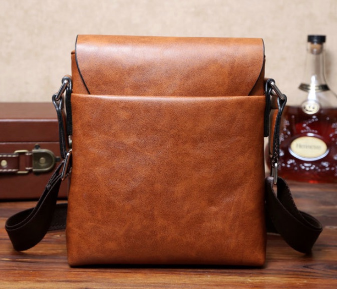 POLO DINGZUN】メンズ レザーショルダーバッグ 縦型 茶色 BROWN 
