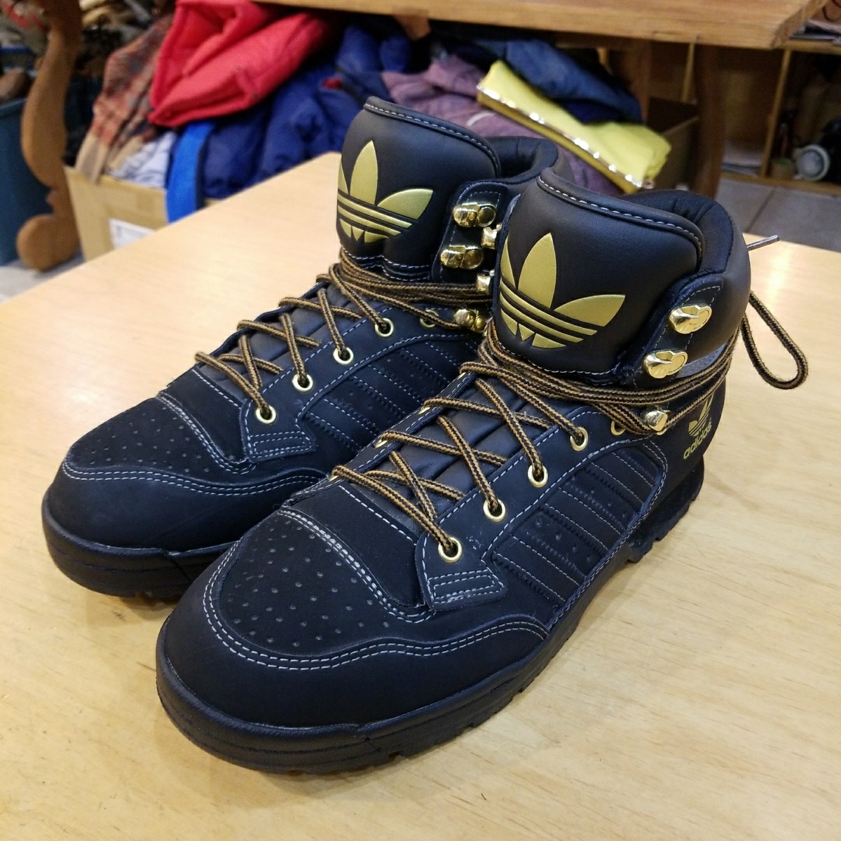 adidas アディダス スニーカー ブーツ 27㎝ ブラック ゴールド 人気モデル 良好 アウトドア