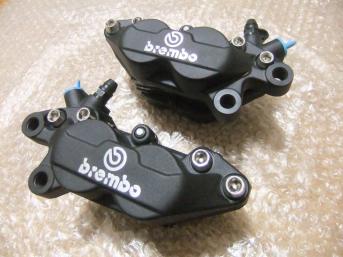 brembo　ブレンボキャリパー左右　新品　ブラックアルマイト・ステンレステーパーボルト