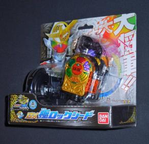●　バンダイ　仮面ライダー鎧武　DX極ロックシード　未開封品