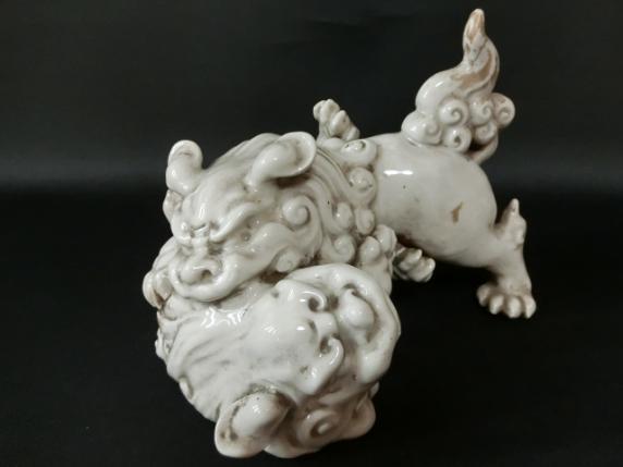 1匹のみIwaiLoft 獅子の置物 白獅子 白盛 陶磁器 家の守り神 風水