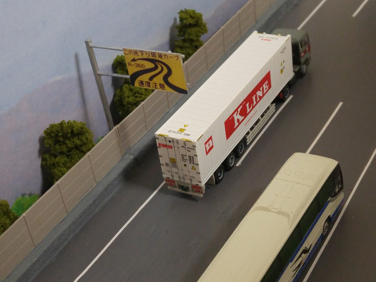 【人気セール，最新作】 LED照明点灯 3車線高速道路 この先急カーブ標識仕様 Nゲージサイズジオラマ 透明ケース付(建物)｜売買されたオークション情報、yahooの商品情報をアーカイブ公開 - オークファン 建物