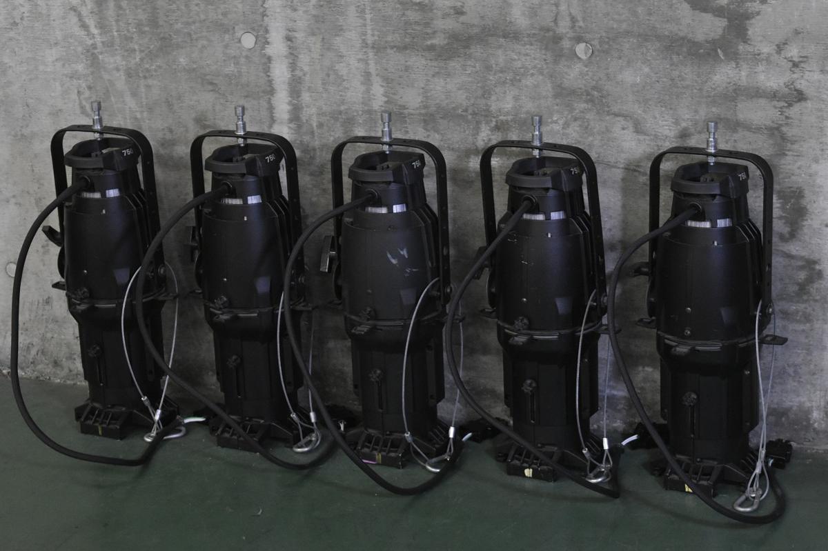 ETC Source Four ソースフォー750 750W 舞台照明 ケース付 