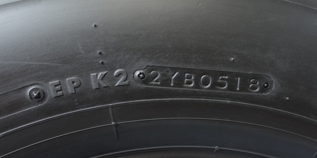 新古 極上 新車タイヤ外し 2本SET 215/70R17.5 123/121 ブリヂストン BS R170 2018年製 4t車等 低床 リブ 縦溝 高性能 税込 複数有 No3