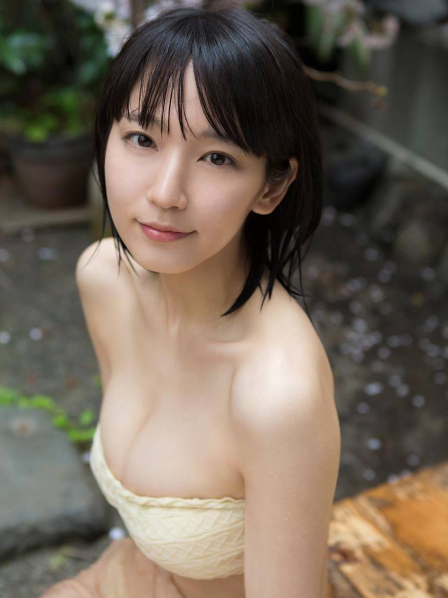 0254◆吉岡里帆　L判　写真　100枚 　＜B＞　高画質　グラビア　フォト　送料無料　おまけあり
