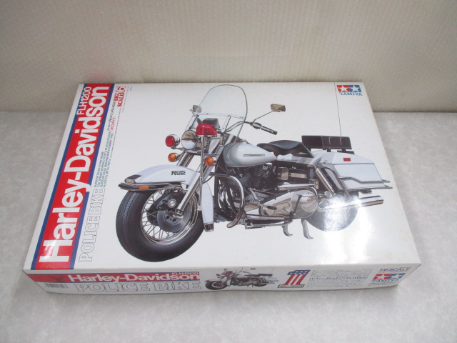 タミヤ 1/6 ハーレーダビットソン FLH1200(ポリスタイプ) 1⁄6 FLH1200