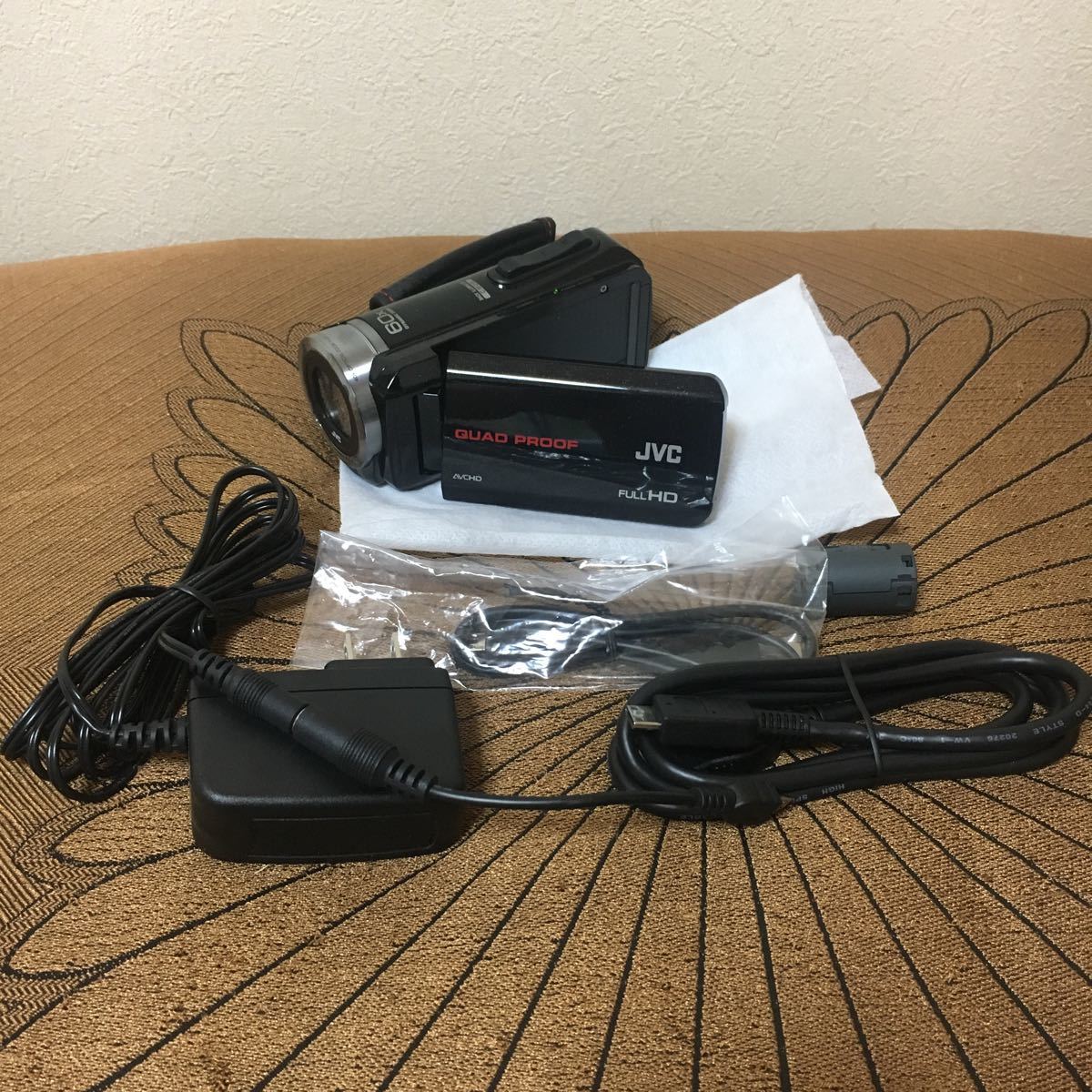 美品] ビデオカメラ 本体 JVC ケンウッド Victor GZ-R12 動作良好 充電