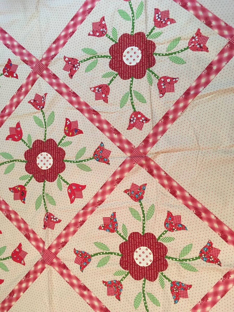 ☆パッチワークキルトトップ☆未完成☆花柄アップリケ_3