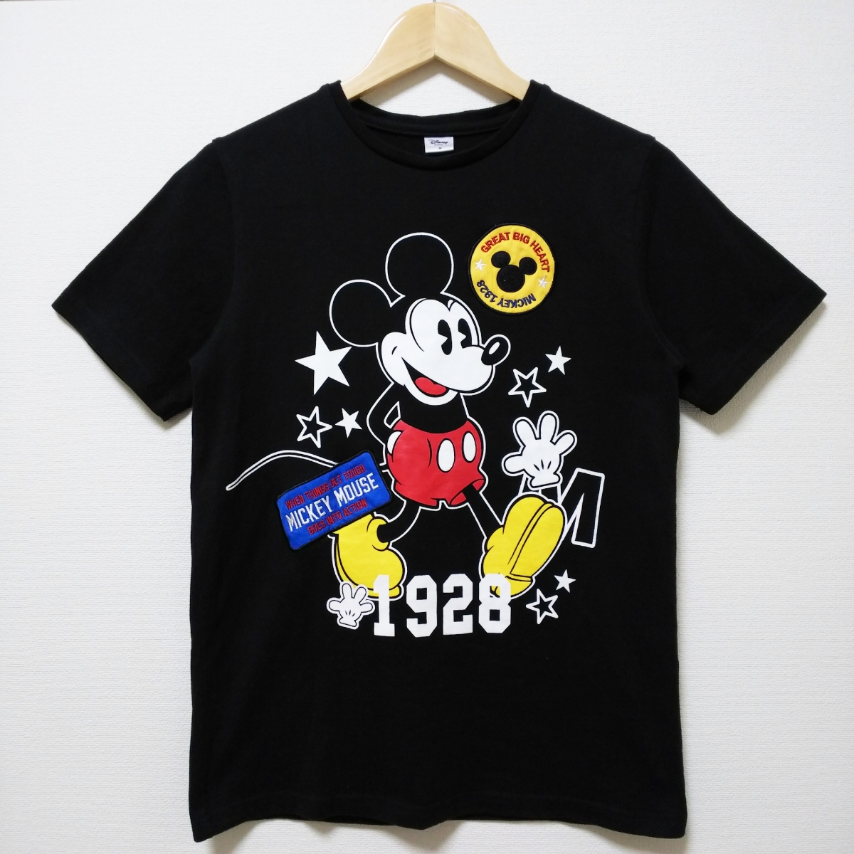 Disney ディズニー ミッキーマウス 半袖tシャツ ワッペン付き Mサイズ ブラック イラスト キャラクター 売買されたオークション情報 Yahooの商品情報をアーカイブ公開 オークファン Aucfan Com