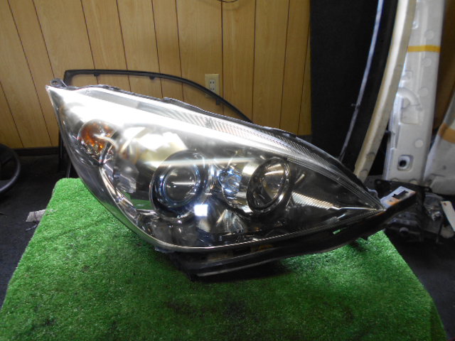 A2607-G)ステップワゴン（RG2）後期型☆キセノン☆右ヘッドライト（HID
