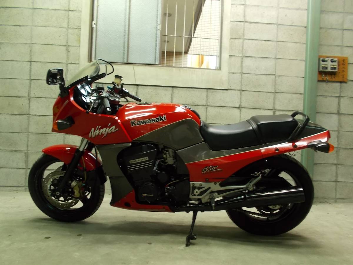 GPZ900Rニンジャ 絶版車 ピカピカ
