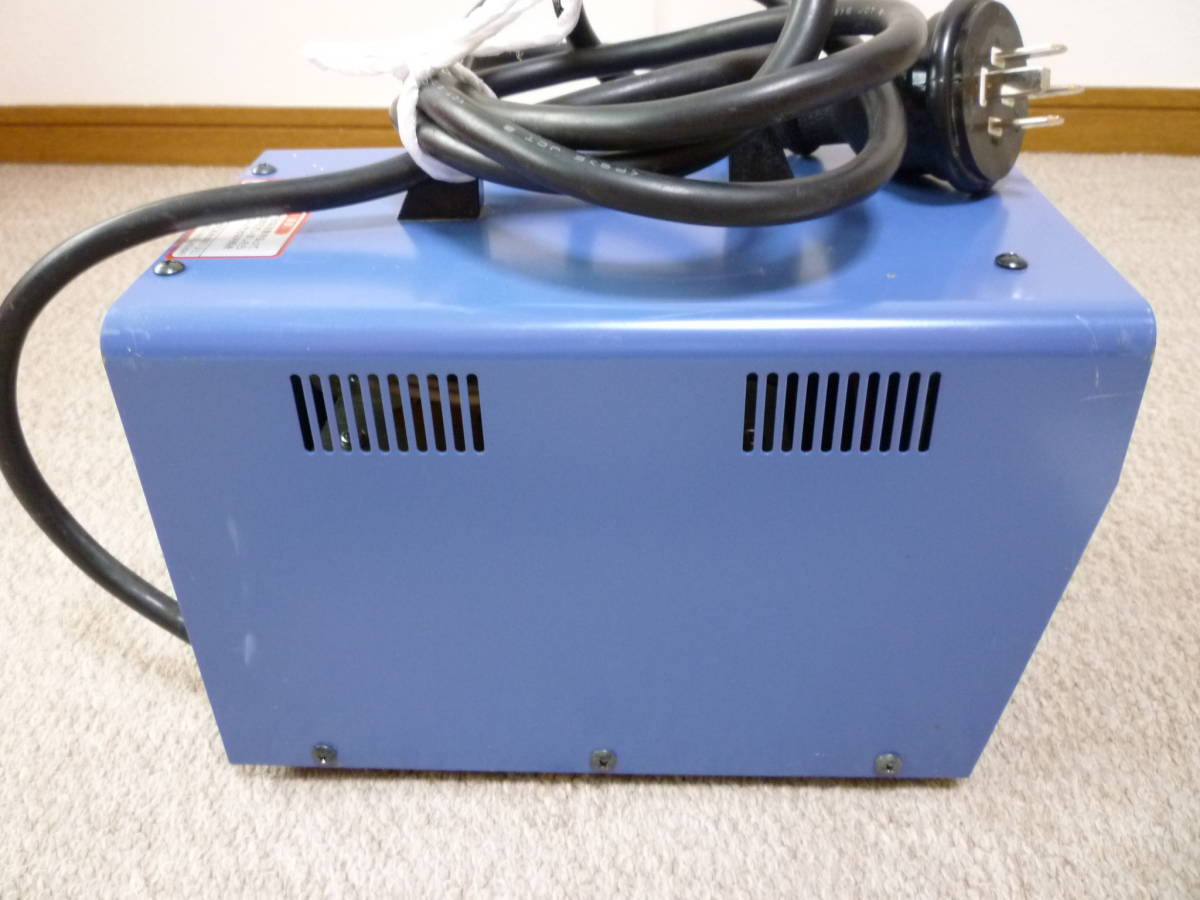 日動工業 変圧器 降圧専用トラパック F-300D 3KVA 降圧専用トランス 