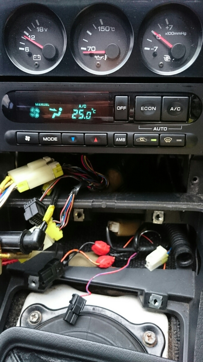 R32 スカイライン エアコン操作パネル