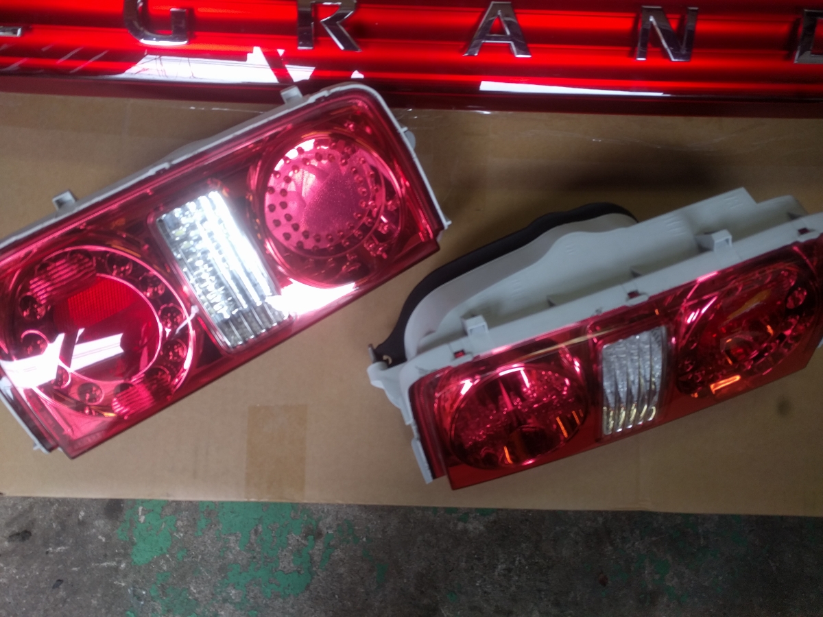 E51 後期 エルグランド 純正加工 LED テールライト ブラックホール E51