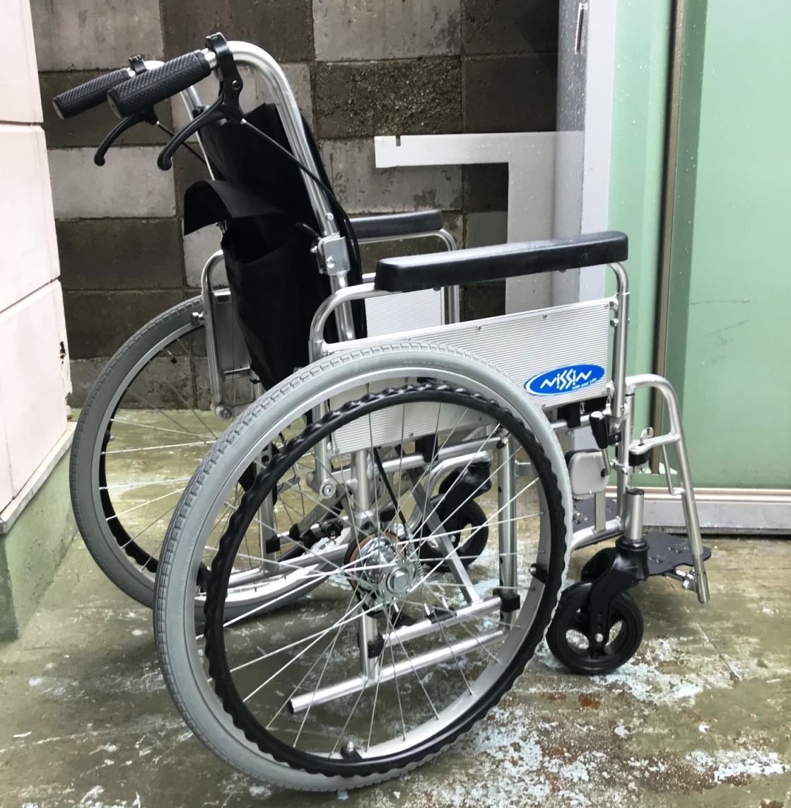 NISSIN 日進　アルミ製車いす　軽量車椅子　介助ブレーキ