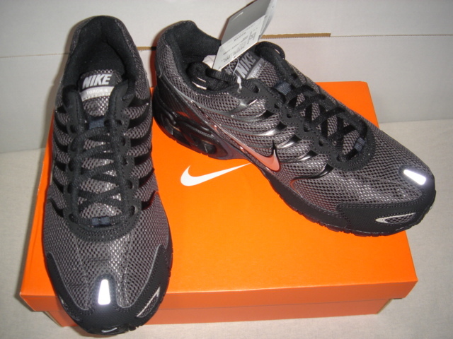 新品本物NIKEエアマックストーチ4黒銀26.5cmタグ付き元箱入りナイキAIR MAX国内正規店で入手ランニングシューズ美品スニーカー激安です