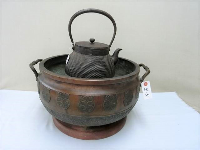 インテリアに!【「鉄瓶・火鉢・五徳」組 ・Z5・瓶掛 五徳希少】◆手焙火箸 茶道具 湯沸 電熱器 オブジェ 骨董 コレクション 和室