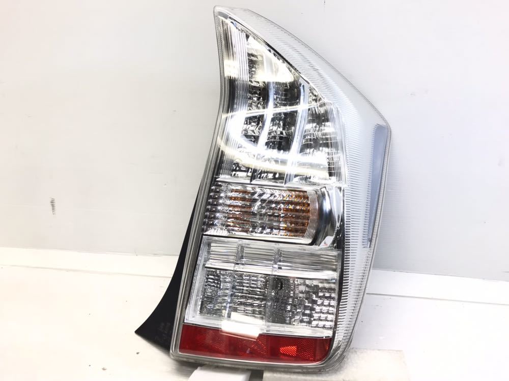 良品 ZVW30 前期 プリウス 純正 テールライト右 STANLEY 47-37 (L3-42