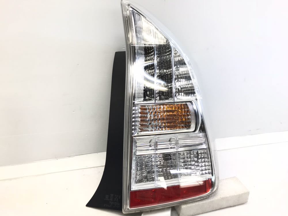 良品 ZVW30 前期 プリウス 純正 テールライト右 STANLEY 47-37 (L3-42-1)