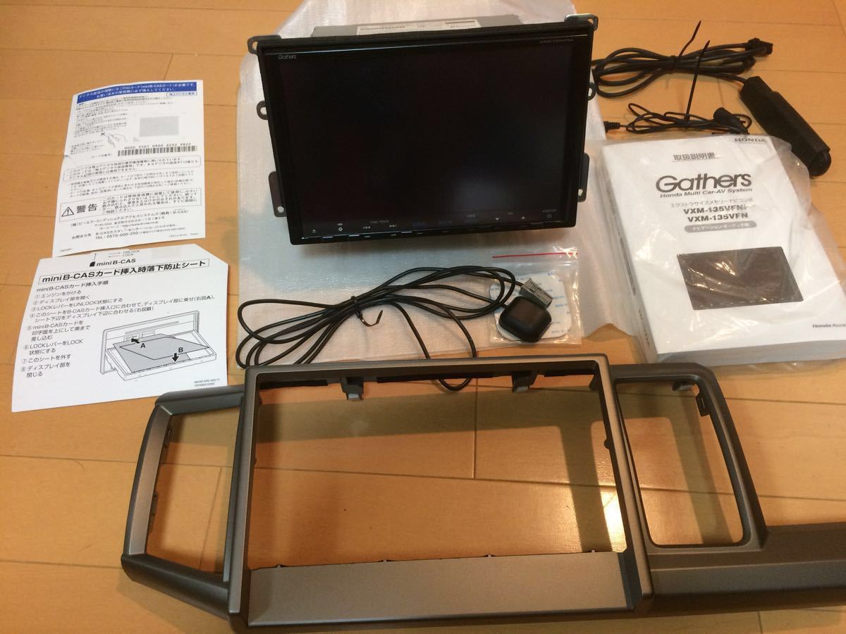送料込】ホンダGathers9型ディーラーOPナビVXM-135VFNi 良品 ナビ 