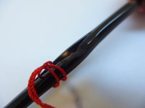 1180231a【メ便】年代物 本珊瑚 玉かんざし《す玉》/軸べっ甲製/全長13.8cm、珠φ1.9cm程/中古品/べっ甲虫くい/メール便発送可能商品