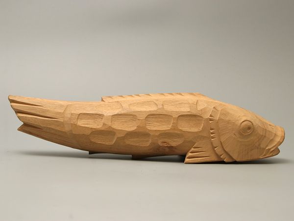 W390. 井波彫刻名工 横山一夢作 木彫 鯉 幅36.3cm 共箱 / 東洋彫刻美術