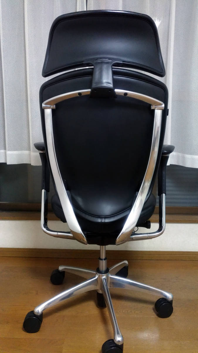 オカムラ コンテッサ 可動肘、ヘッドレスト付き 公式通販