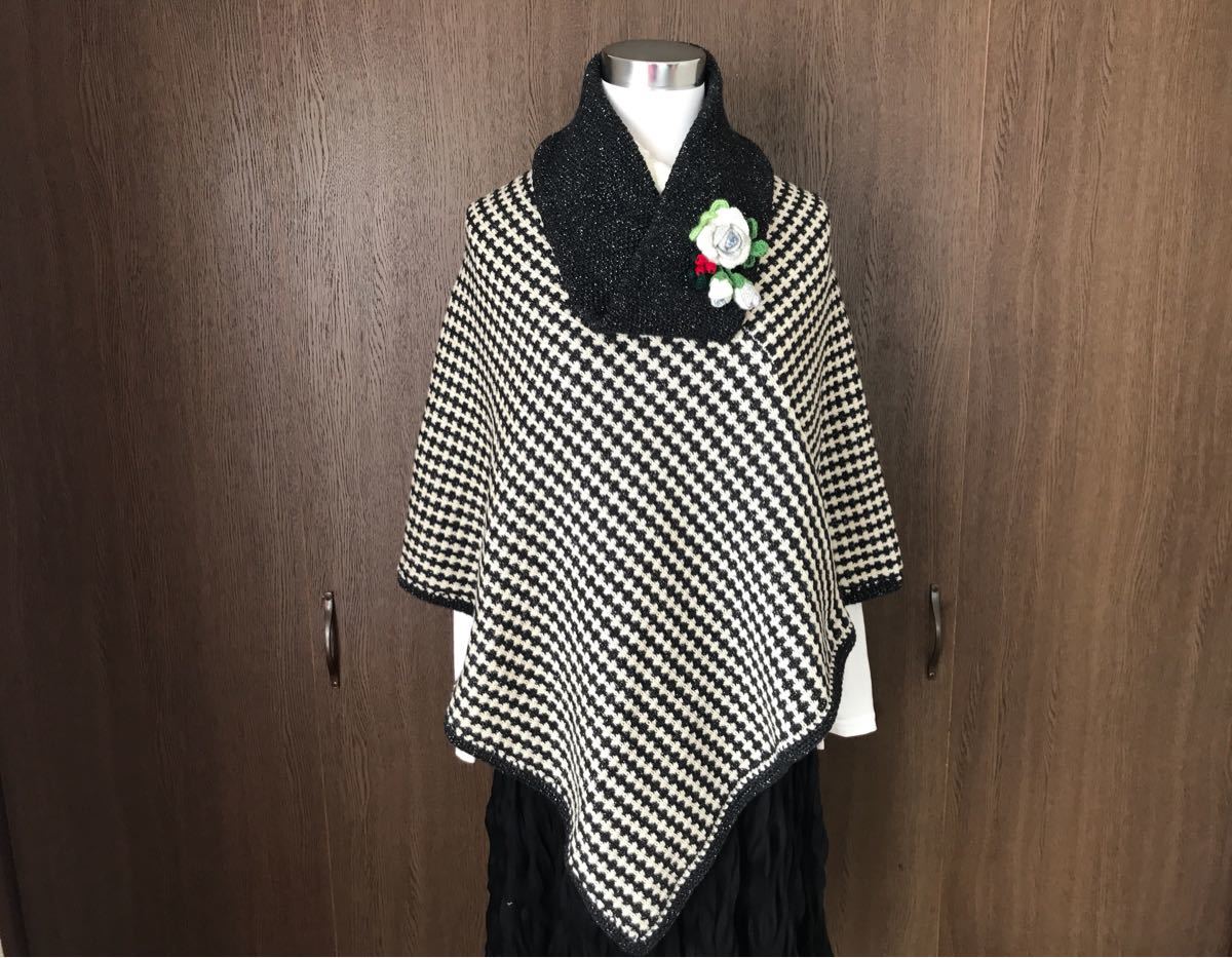ハンドメイド 引き上げ模様ポンチョ＆スヌード コサージュ付き