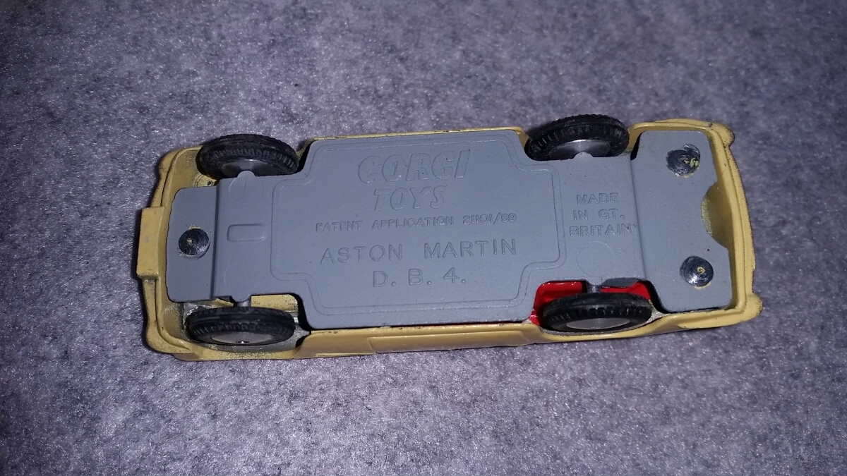 60～70年代 ミニカー コーギー アストンマーチン DB4 当時物 CORGI TOYS イギリス製 コーギー DB5 | DBS 0 メルカリ
