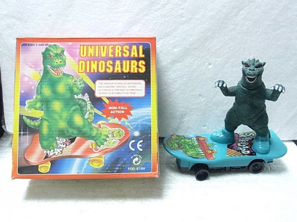 ゴジラ UNIVERSAL DINOSAURS スケボー/フィギュア/バンダイ Super7