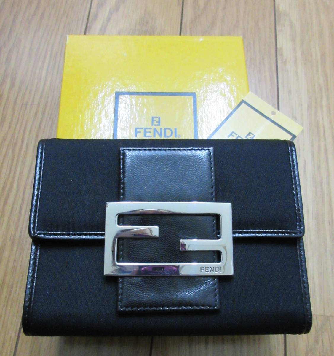 フェンディ FENDI ブラック ナイロン ショルダーバッグ 0 FFロゴ金具