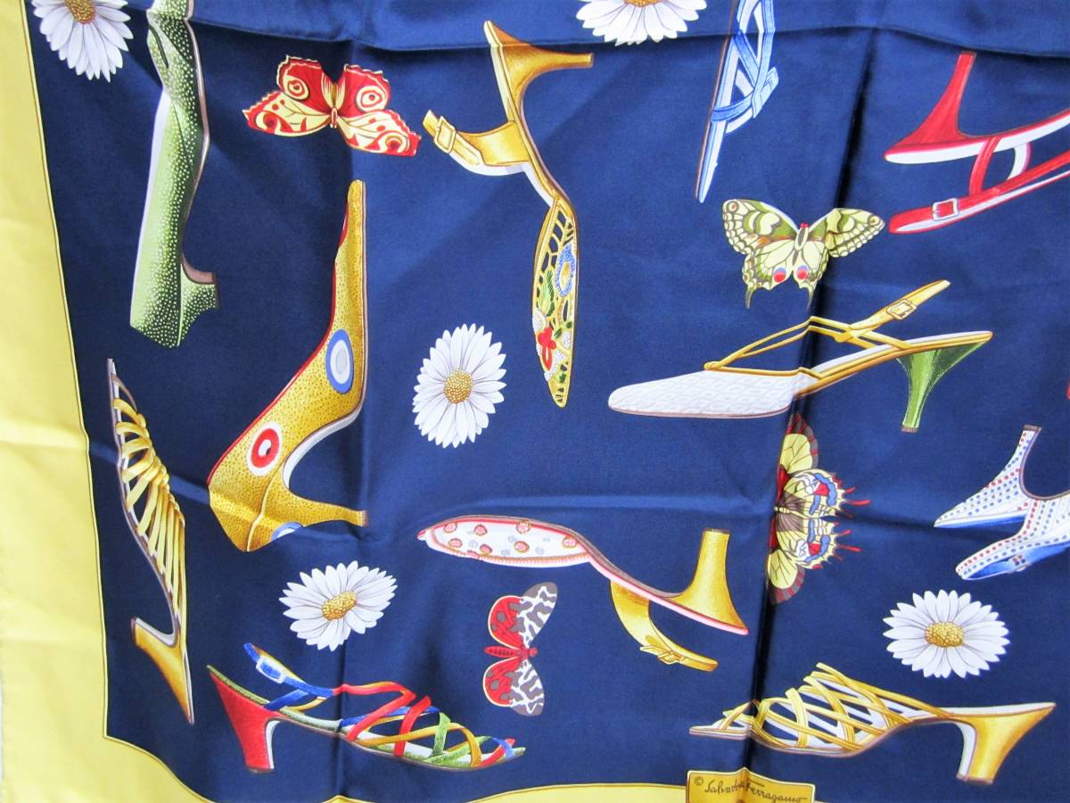 A-71】サルヴァトーレフェラガモ 大判スカーフ 美品 靴・蝶・花柄