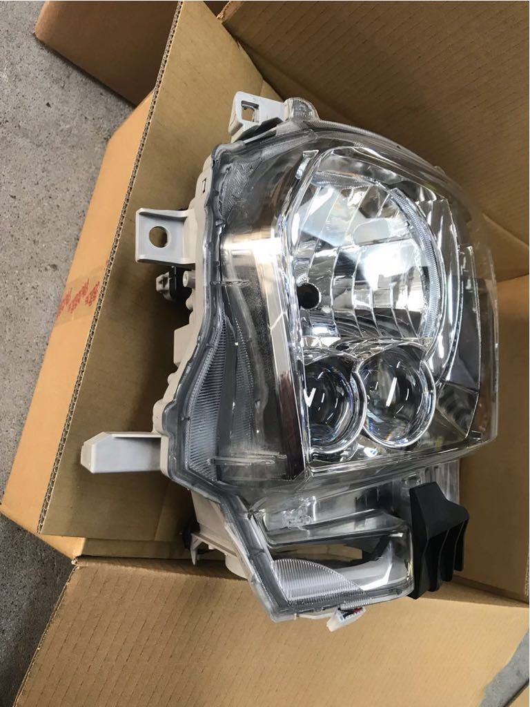 ハイエース 200系 ヘッドライト 左 純正 トヨタ LED 4型 左ヘッド