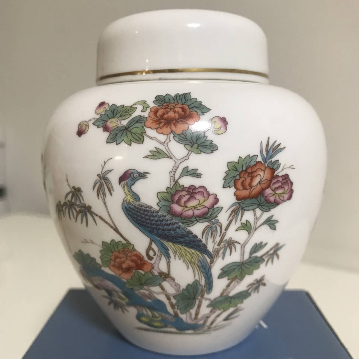 【大人気，新品】 Wedgwood ウェッジウッド KUTANI CRANE クタニ クレーン Ginger Jar ジンジャージャー / 花瓶 小物入れとしても 57(ウェッジウッド)｜売買されたオークション情報、yahooの商品情報をアーカイブ公開 - ウェッジウッド