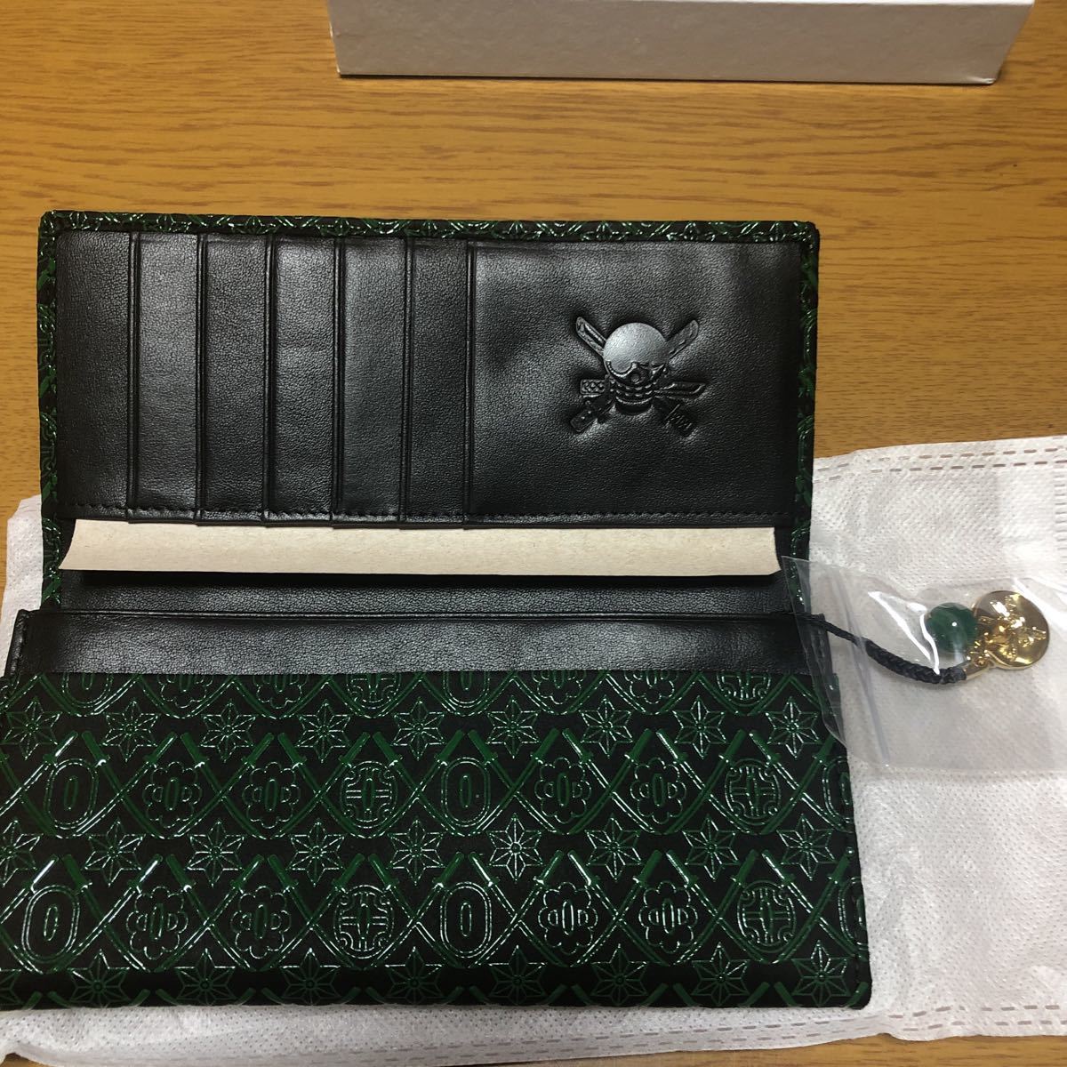 漆黒の三刀流 ワンピース 高級印傳の長財布 長財布 ロロノア 印傳屋|長 