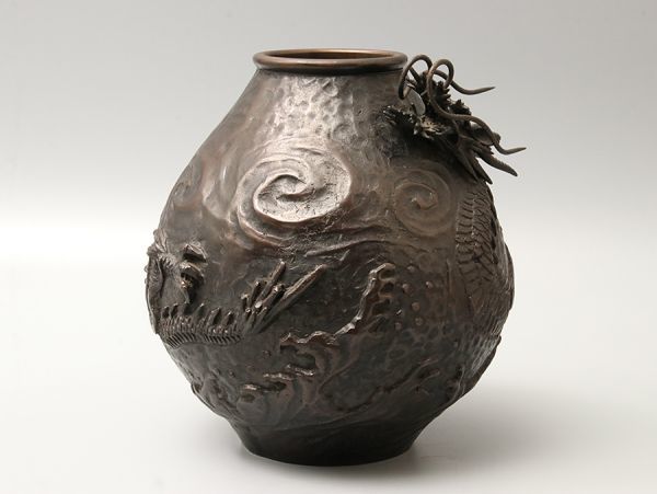 高岡銅器の金工師、米田秀保による「蝋型鋳銅 立龍提手 香炉 高岡銅器