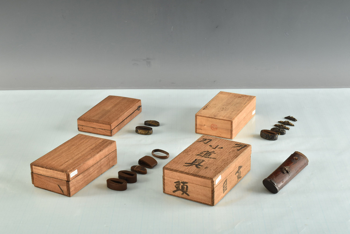 極上 三つ葉葵 葵紋 鉄地 鍔 越前住記内作 （江戸時代）