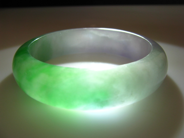 鑑別書付き》氷種・天然翡翠ヒスイ(Jadeite)ジェダイトバングル